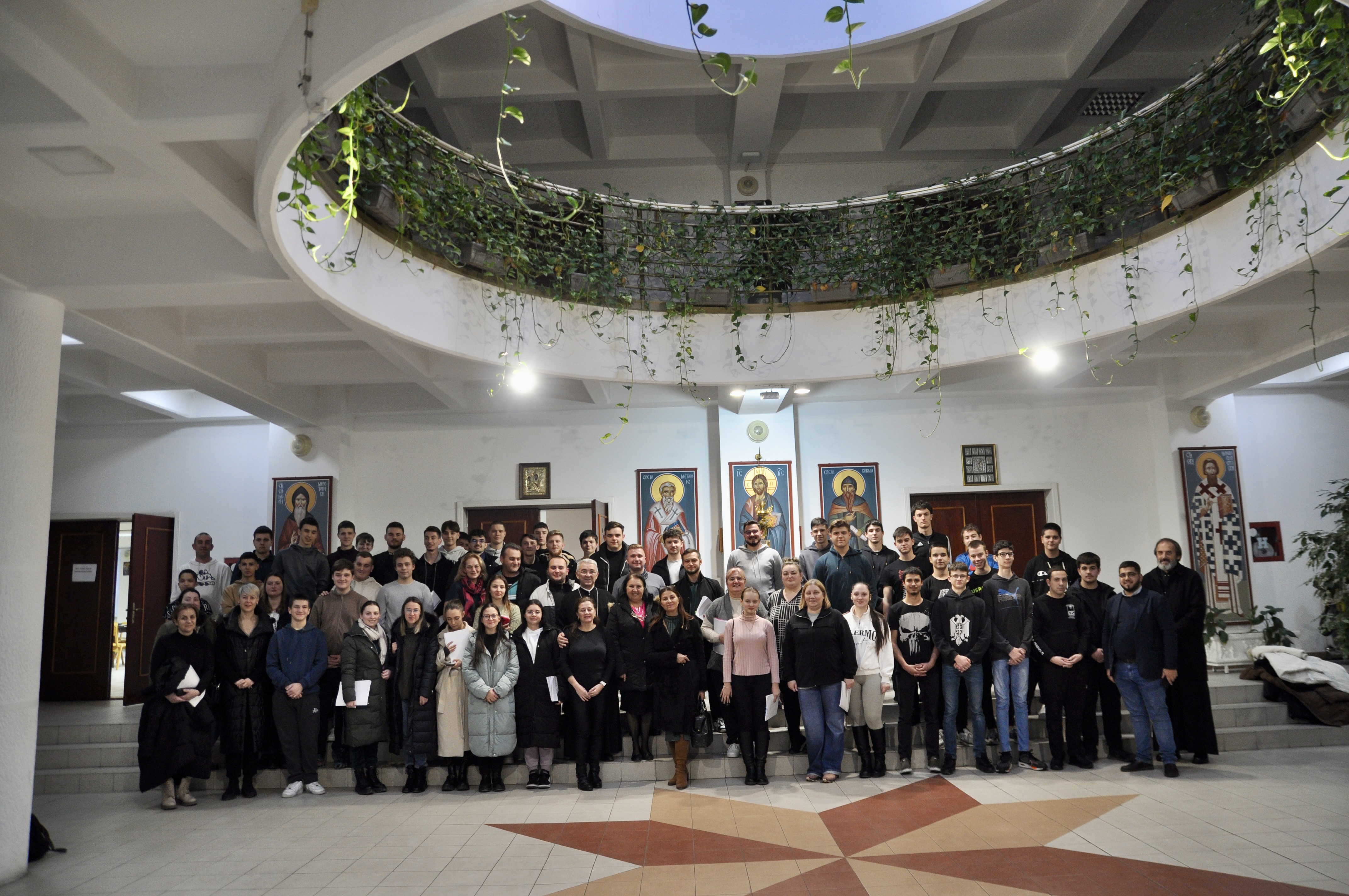 Fotografie de grup a corului FTO Alba Iulia
